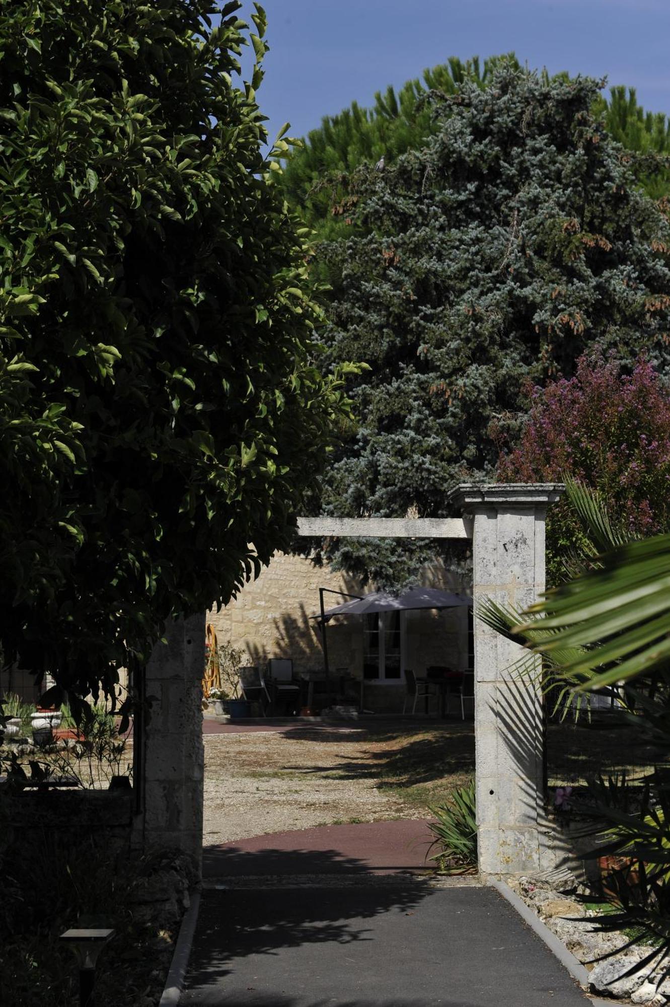 Gites Jardin-Darcy - Piscine Au Sel Bois 외부 사진